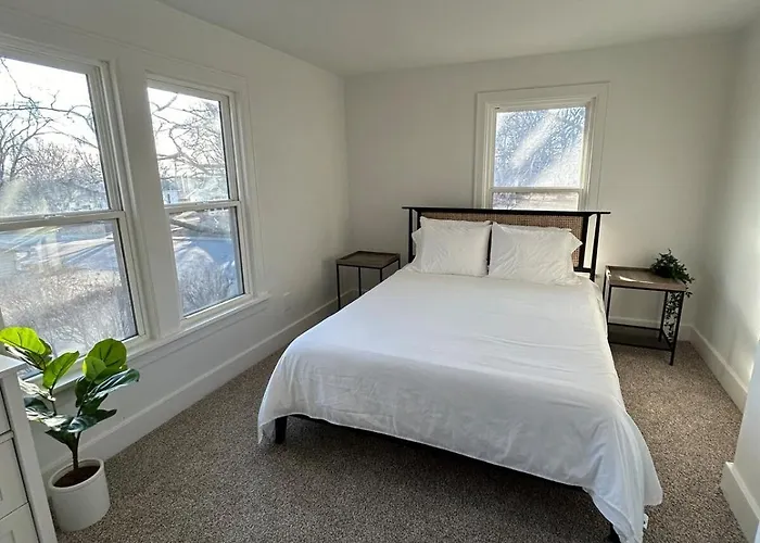 Monroe Manor *